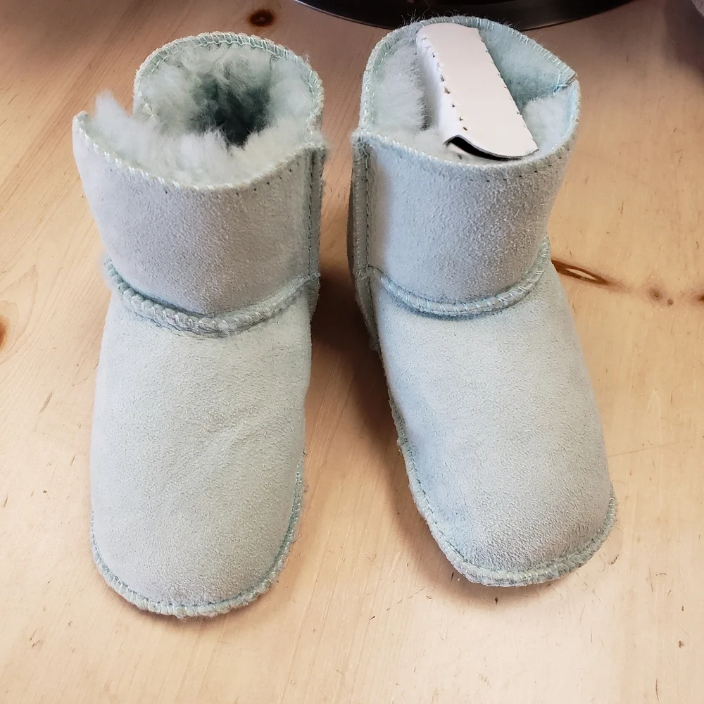 UGG Baby Erin size Large New in box